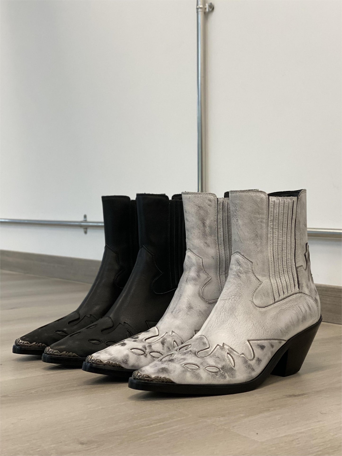 Top-Grain Leather Sole Chelsea Boots -Handcraft Distressed Western Metal Toe Cap