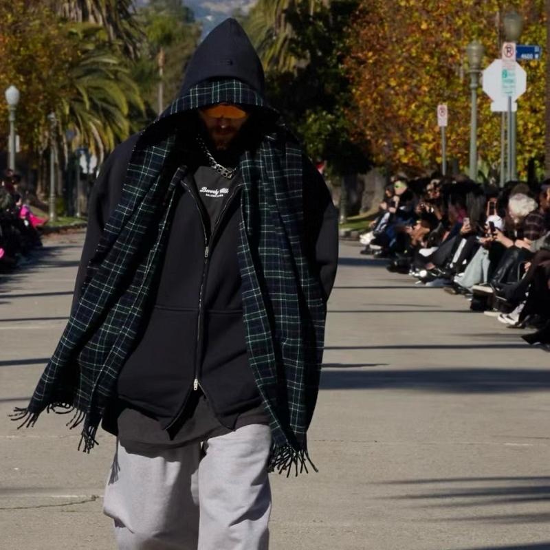 Custom-made Parisian 24FW Runway Zip Hoodie – Plaid Scarf Jackets