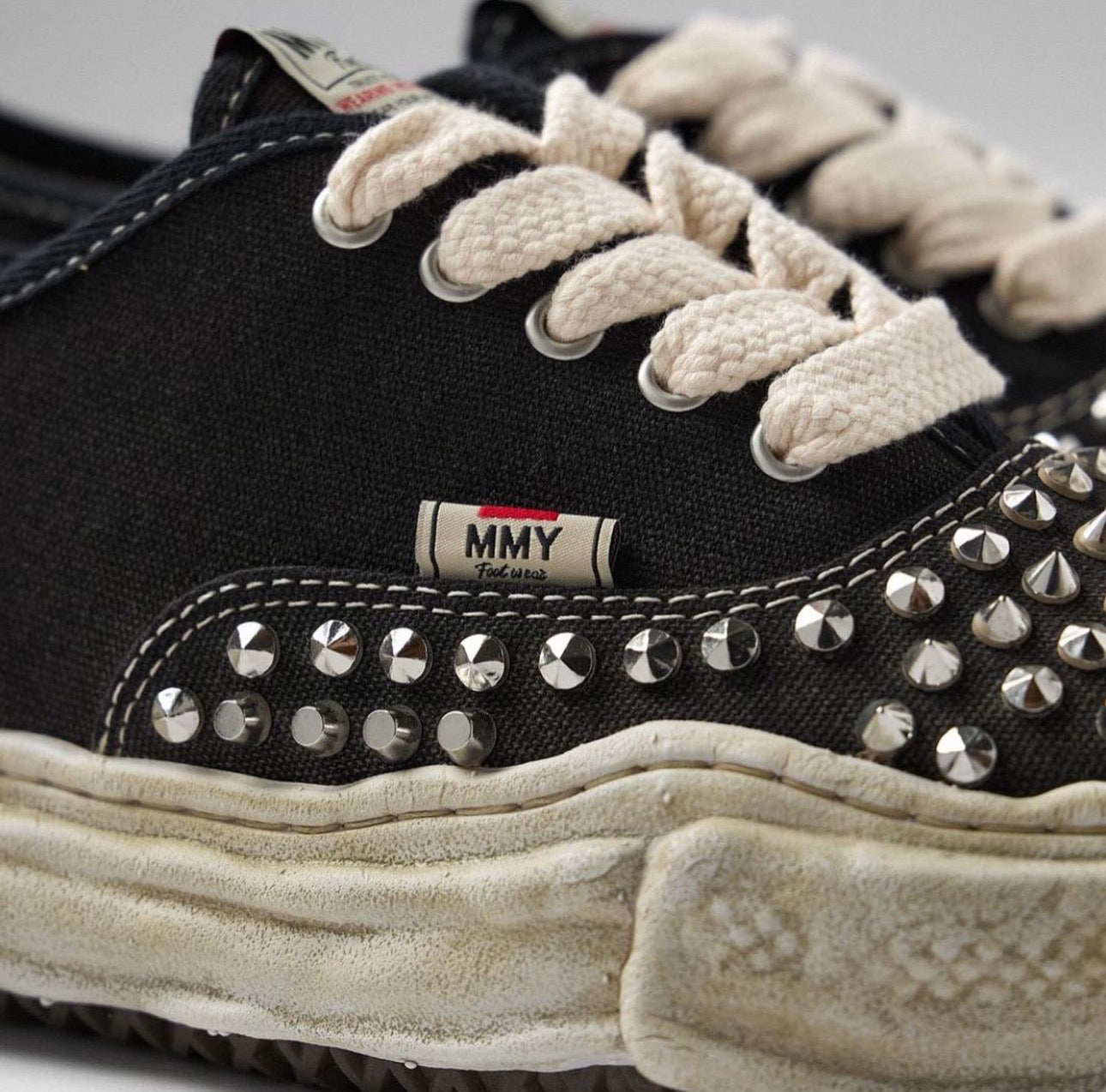 Self-made Mihara MMY A13FW736 Studded Distressed Sneakers Melting Canvas Shoes