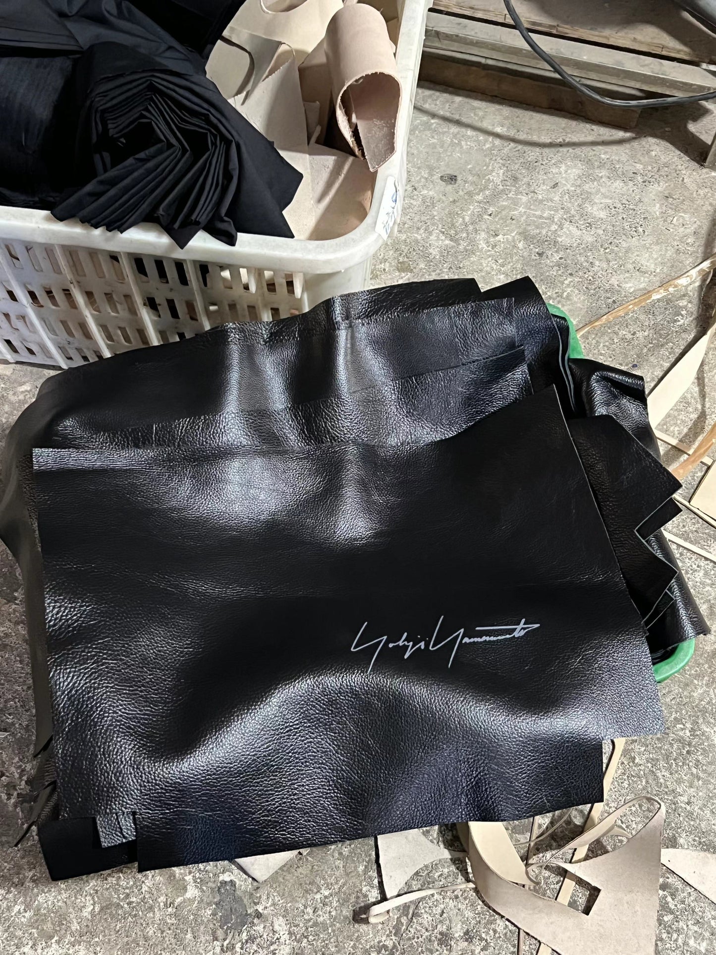 Self-made Yohji Yamamoto Aoyama Store Exclusive / Cowhide Shoulder Messenger Bag