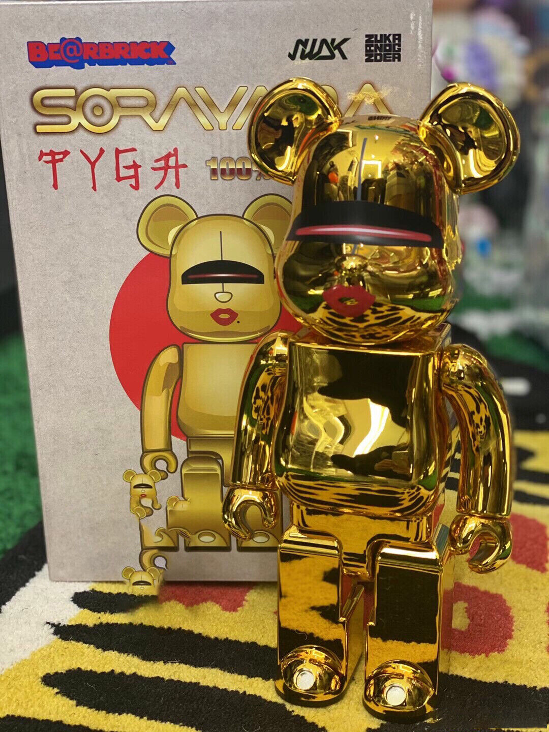 Bearbrick 400% Violent Bear x Kith: Velvet-Coated Building Block Bear Figurine