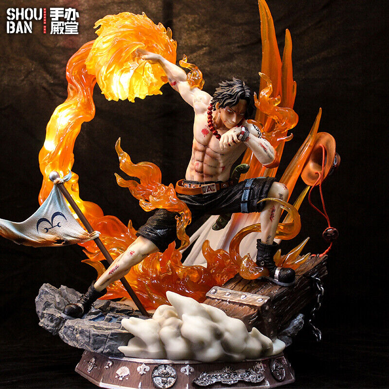 One Piece Collectible: Admiral Whitebeard Edward GK Statue - Summit War Edition